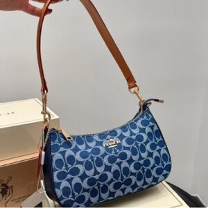 Coach Teri Shoulder Bag In Signature Denim